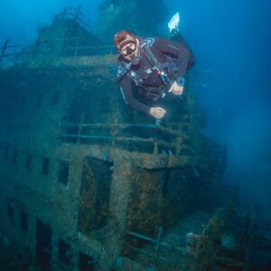 A diver explores a wreck during the Wreck Diver speciatly PADI course in roatan. 