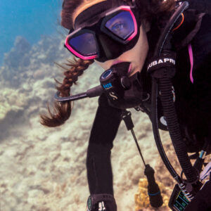 Women diver wearing pink scuba pro mask available at Sun Divers Roatan.