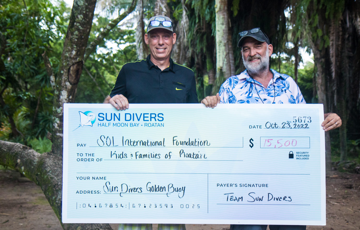 https://sundiversroatan.com/wp-content/uploads/2022/10/sol-international-foundation-honduras-donation-sun-divers-golf.jpg