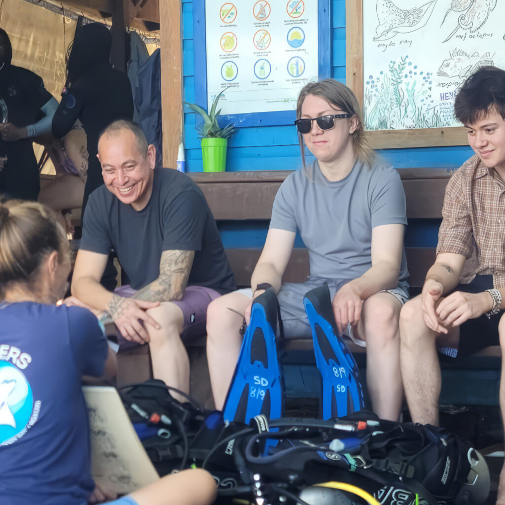 How Scuba Certification Works in Roatan (And Why It’s the Best Place to Learn)