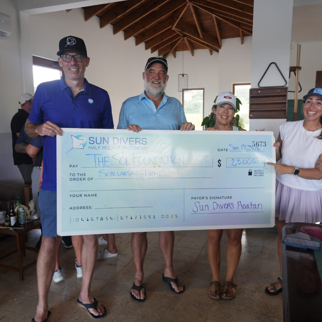 Sun Divers Golf Tournament Raises $28,000 for Roatan Students