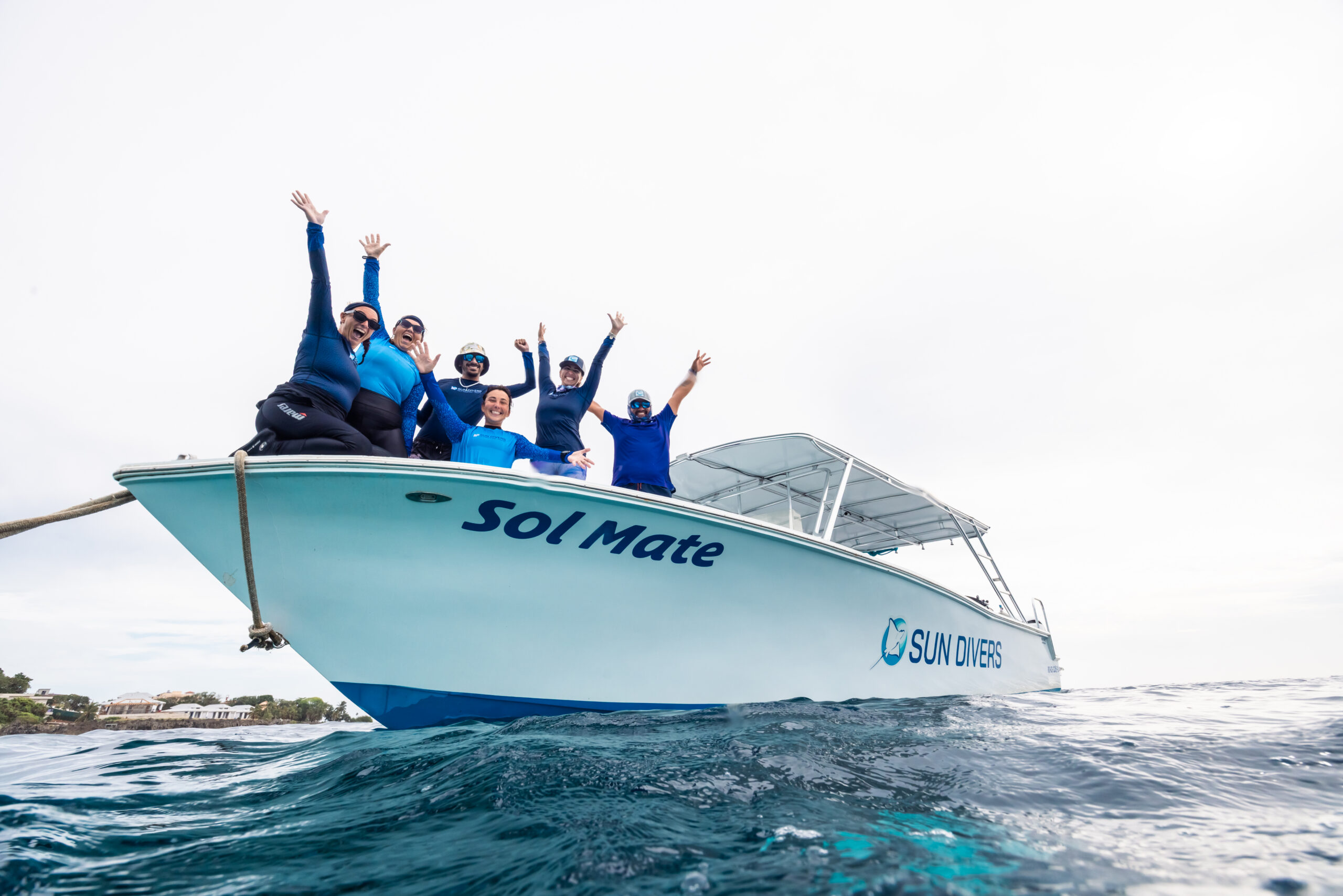 Sun Divers Roatan Earns Top-Three Honors in All Seven Scuba Diving Magazine Readers’ Choice Categories